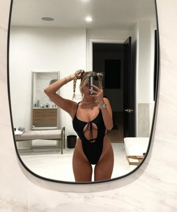 🔥 С удовольствием предложу тебе незабываемый опыт и сочные эмоции. 😘 Я опытна и креативна в постели, всегда готова исполнить твои самые сокровенные желания. 😈 Мои услуги включают классический секс, оральные ласки, эротический массаж и многое другое. 💦 Мое тело шикарно, как ты можешь видеть на фото, и я гарантирую, что проведенное со мной время будет незабываемым. ✨ У меня есть много отзывов, которые подтверждают мою нежность и опытность. 💕 Жду встречи с тобой для создания особенных моментов в Москве. 🌃 Если ты ищешь незабываемые приключения, то ты нашел то, что нужно! 💫 6670, 29 лет